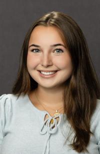 Julia Mizzi headshot